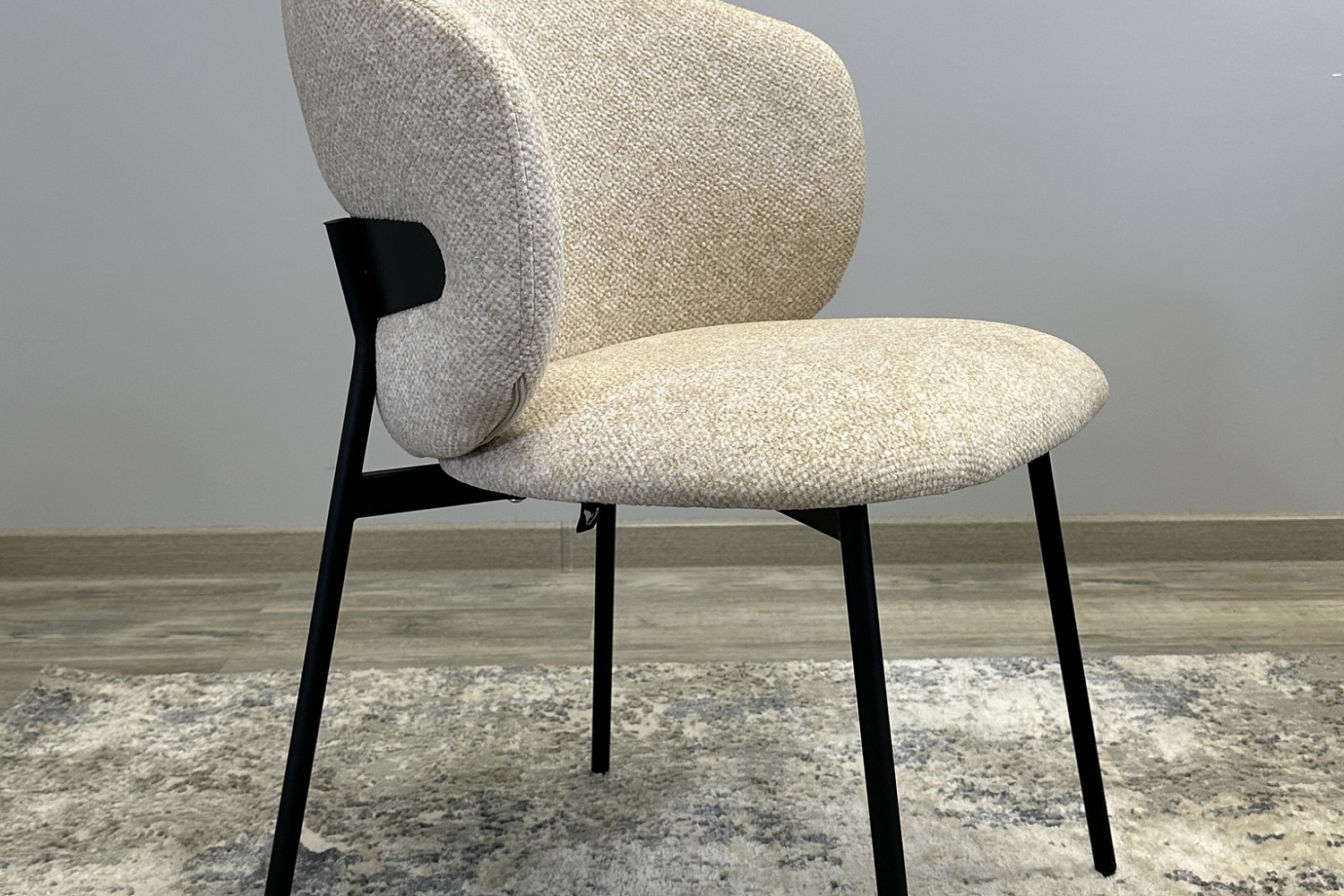 Кухонные стулья - изображение №5 "Стул Слил бежевый / опоры черные"  на www.Angstrem-mebel.ru