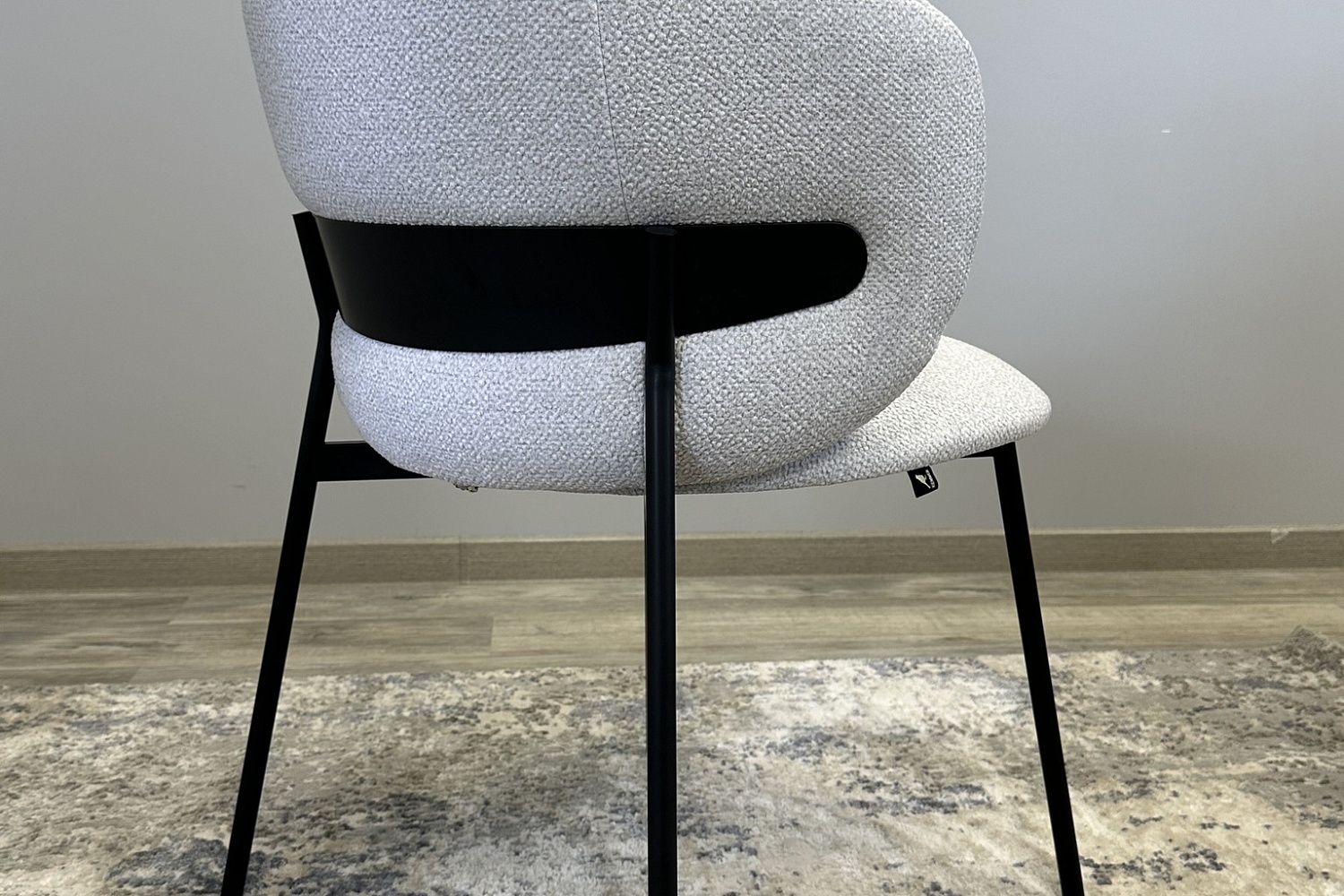 Кухонные стулья - изображение №5 "Стул Слил серебристый / опоры черные"  на www.Angstrem-mebel.ru