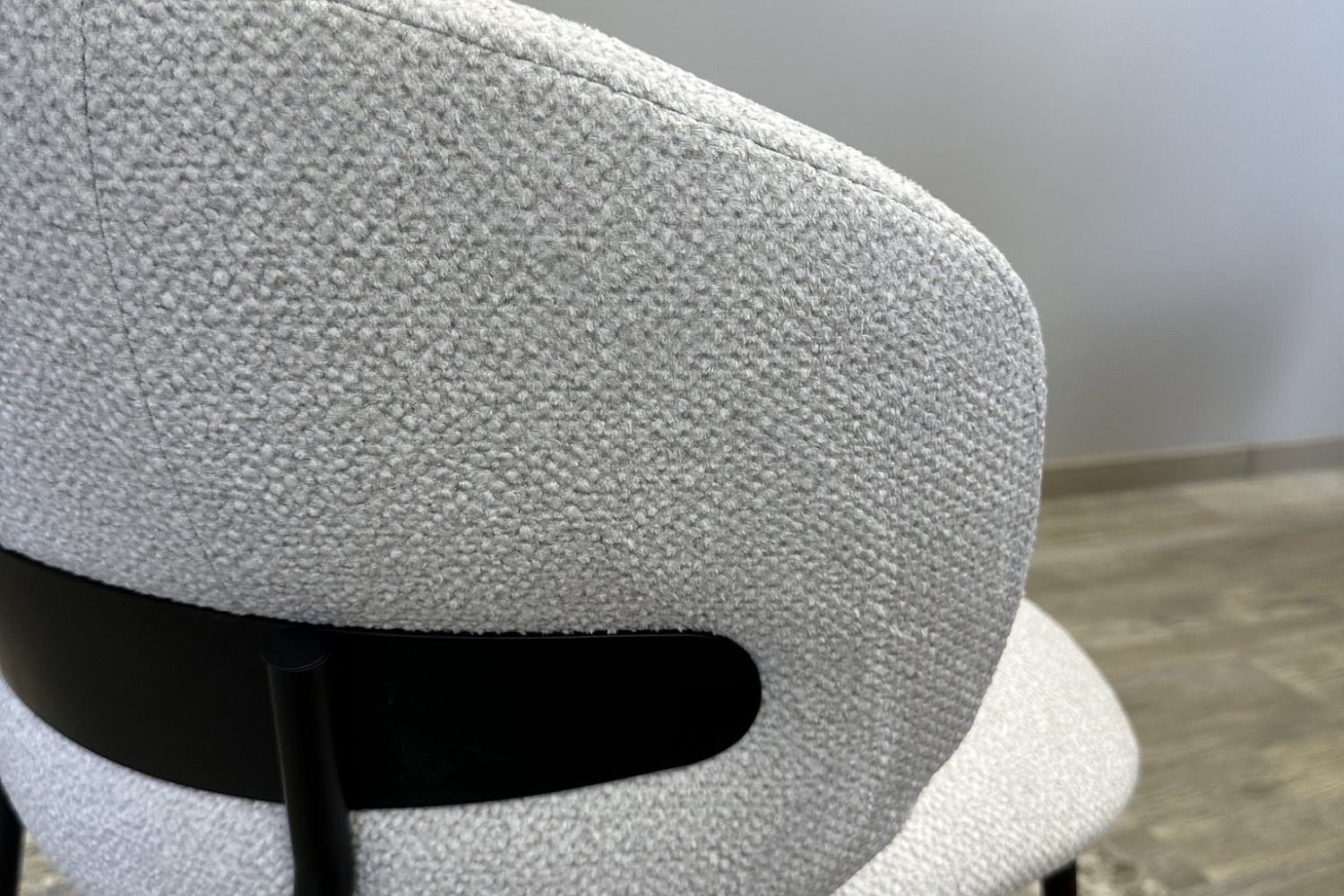 Кухонные стулья - изображение №7 "Стул Слил серебристый / опоры черные"  на www.Angstrem-mebel.ru